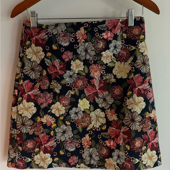 LOFT Dresses & Skirts - Loft Floral Tapestry Mini Skirt Embroidered Lined Zip Women's Black Colorful S-2
